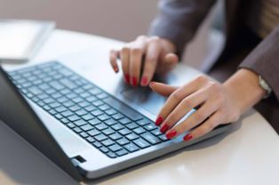 计算机软硬件齐头并进，驱动数字经济高质量发展